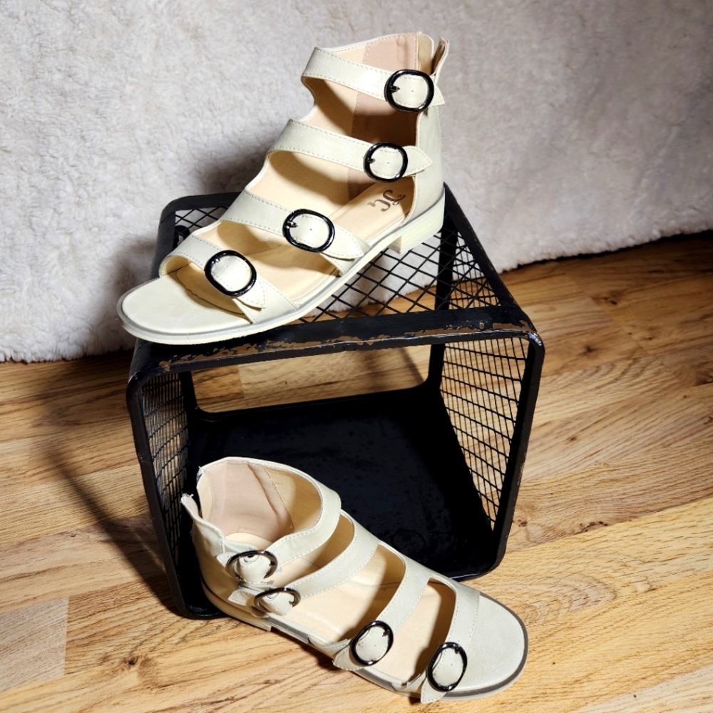 Summer sandles color bone